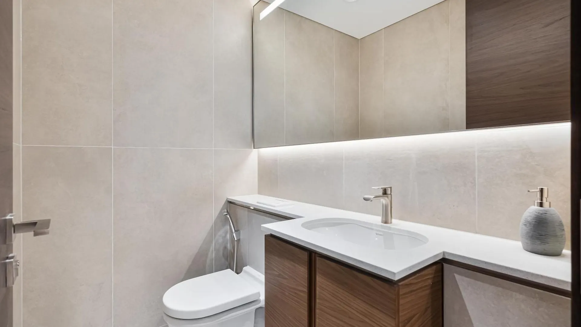 Stay By Latinem Luxury 1Br Holiday Home Cvg 1303 Near Burj Khalifa Dubai United Arab Emirates