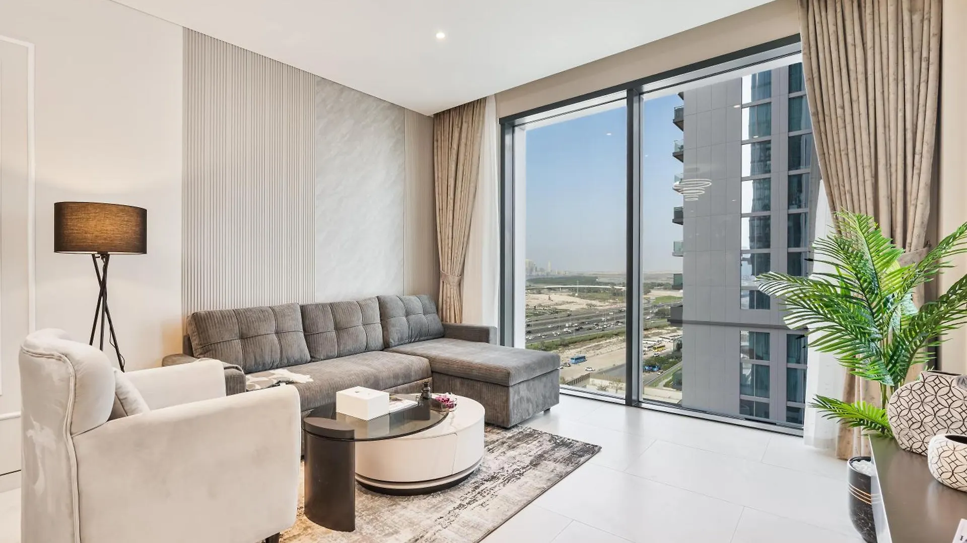 Stay By Latinem Luxury 1Br Holiday Home Cvg 1303 Near Burj Khalifa Dubai